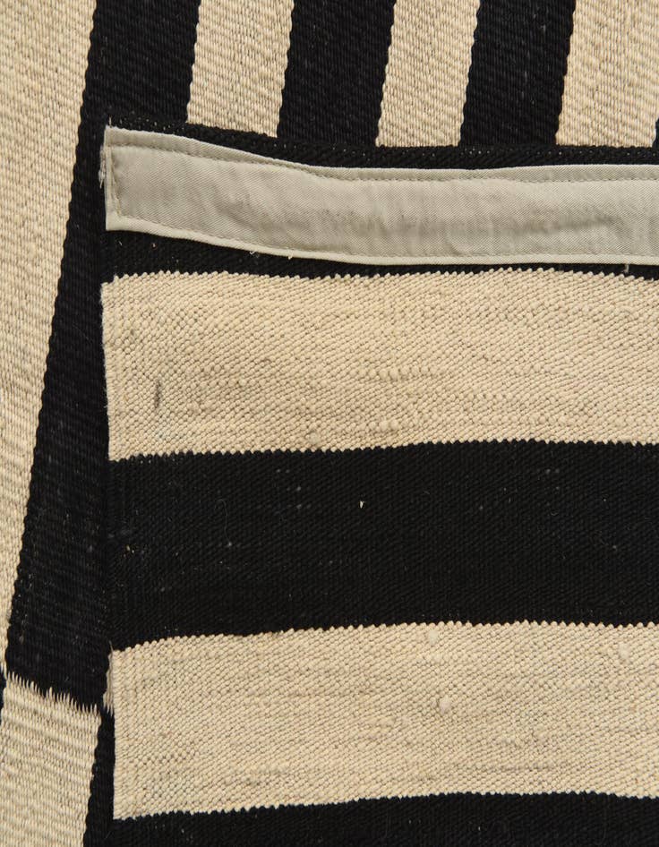 Detail image of  5' 5 x 7' 7  Hand Woven Kilim Modern Wool Rug