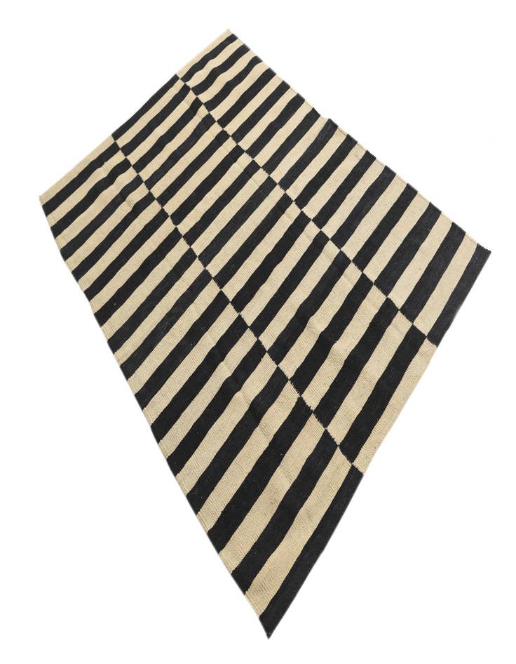 Detail image of  4' 4 x 5' 10  Hand Woven Kilim Modern Wool Rug