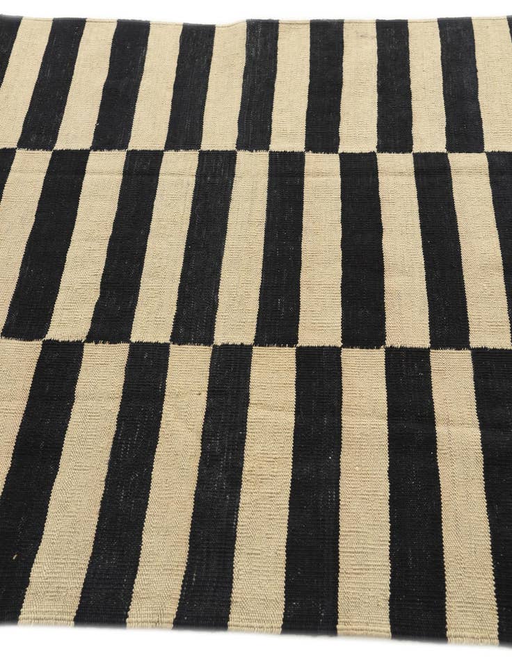 Detail image of  4' 4 x 5' 10  Hand Woven Kilim Modern Wool Rug