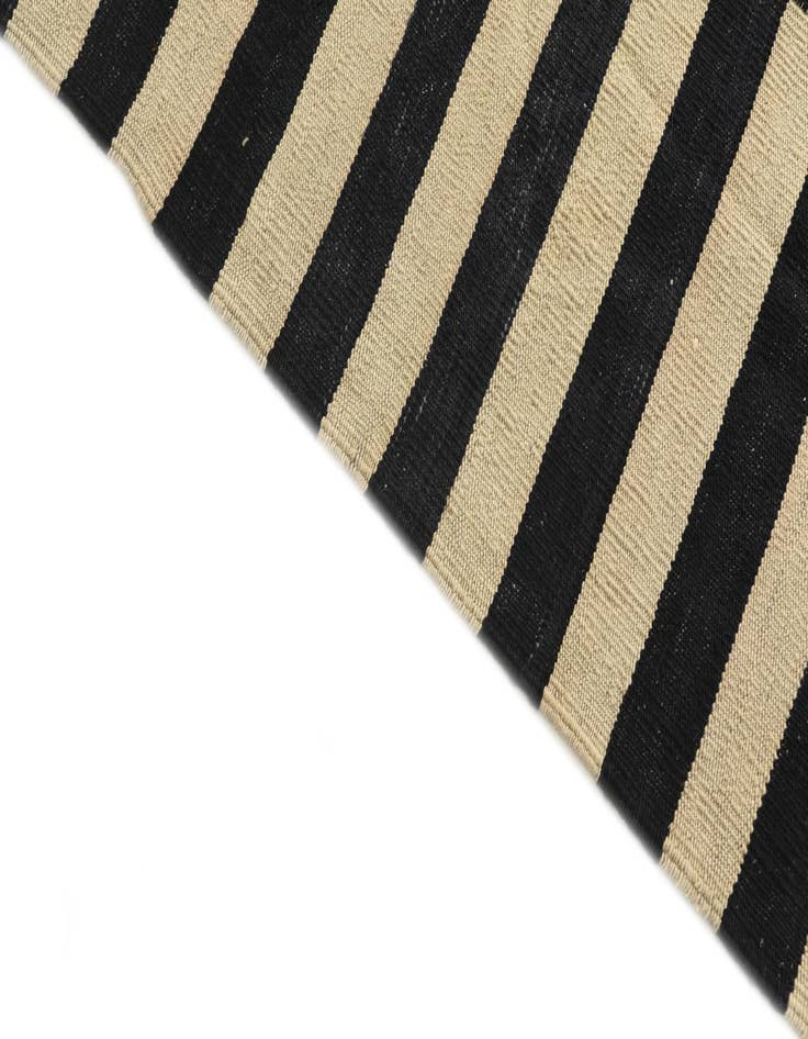 Detail image of  4' 4 x 5' 10  Hand Woven Kilim Modern Wool Rug