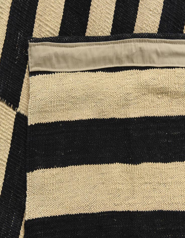 Detail image of  4' 4 x 5' 10  Hand Woven Kilim Modern Wool Rug