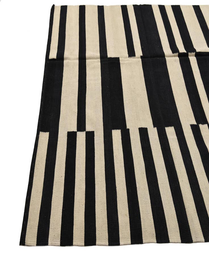 Detail image of  5' 8 x 7' 7  Hand Woven Kilim Modern Wool Rug