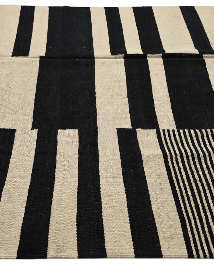 Detail image of  5' 8 x 7' 7  Hand Woven Kilim Modern Wool Rug