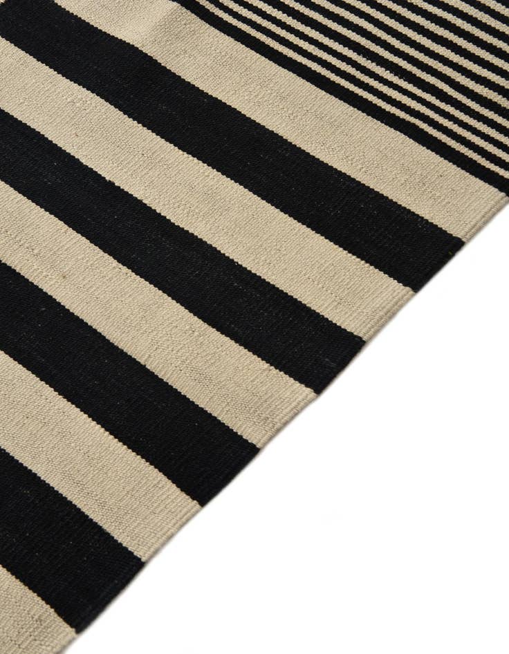 Detail image of  5' 8 x 7' 7  Hand Woven Kilim Modern Wool Rug