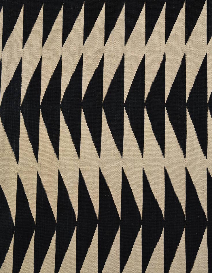 Detail image of  6' 11 x 9' 6  Hand Woven Kilim Modern Wool Rug