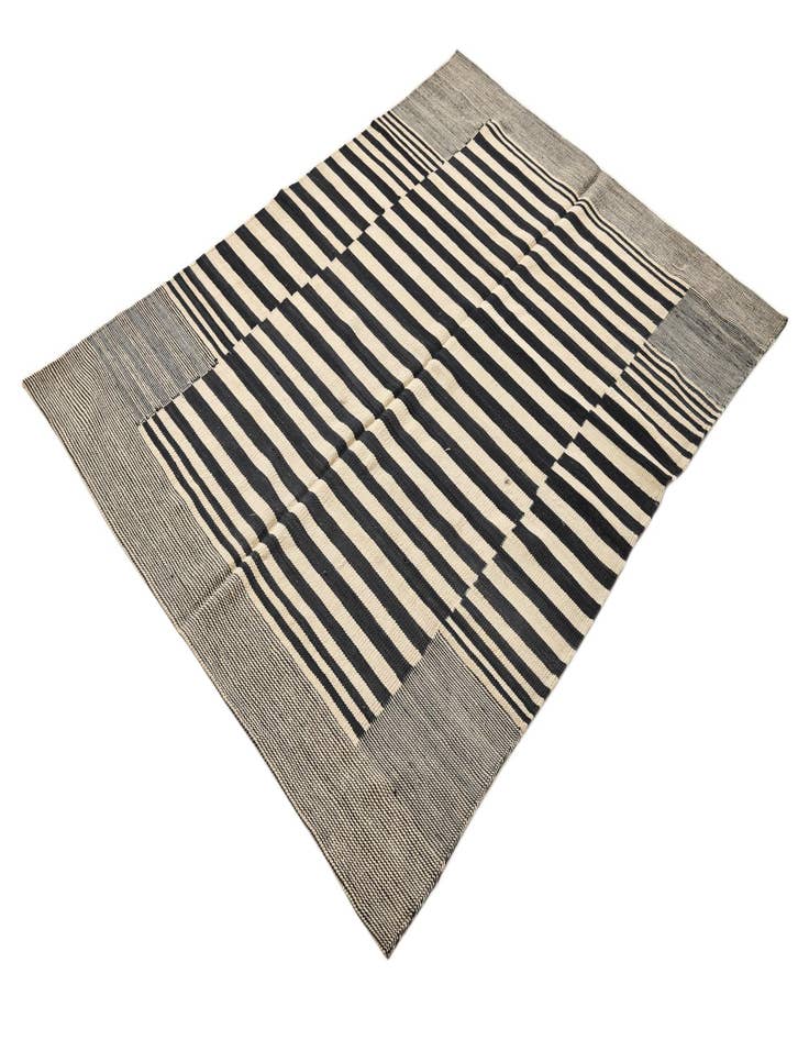 Detail image of  4' 2 x 5' 9  Hand Woven Kilim Modern Wool Rug