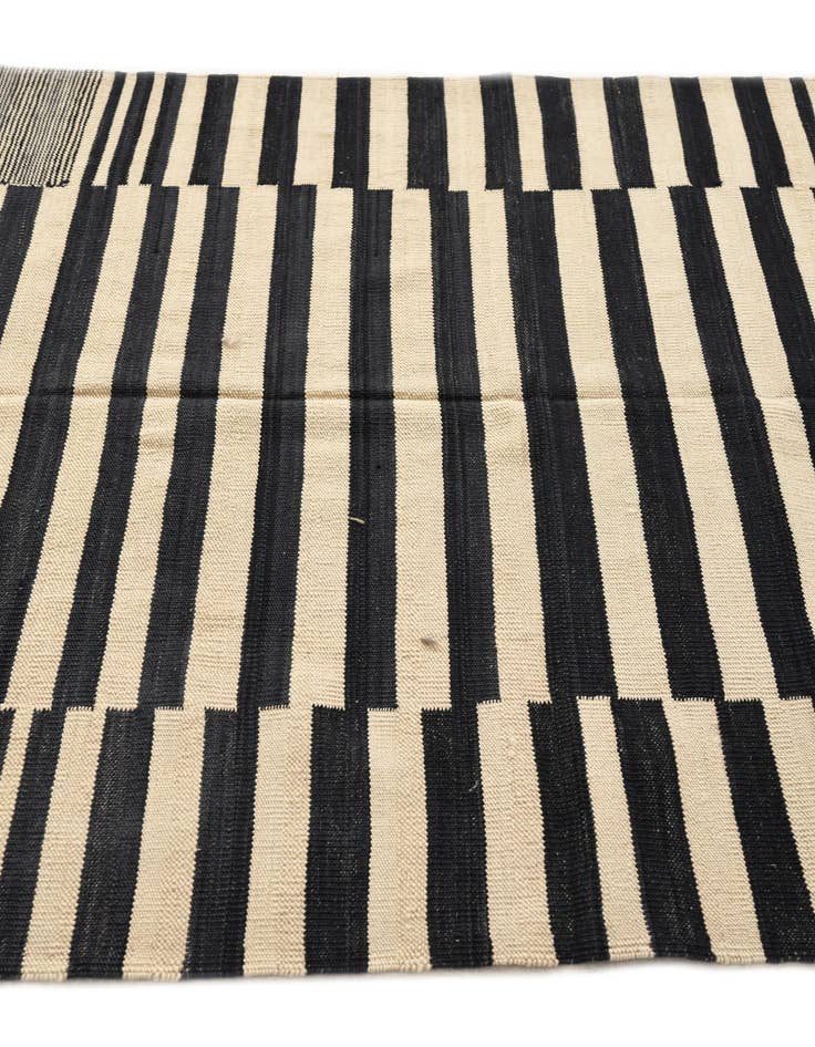 Detail image of  4' 2 x 5' 9  Hand Woven Kilim Modern Wool Rug