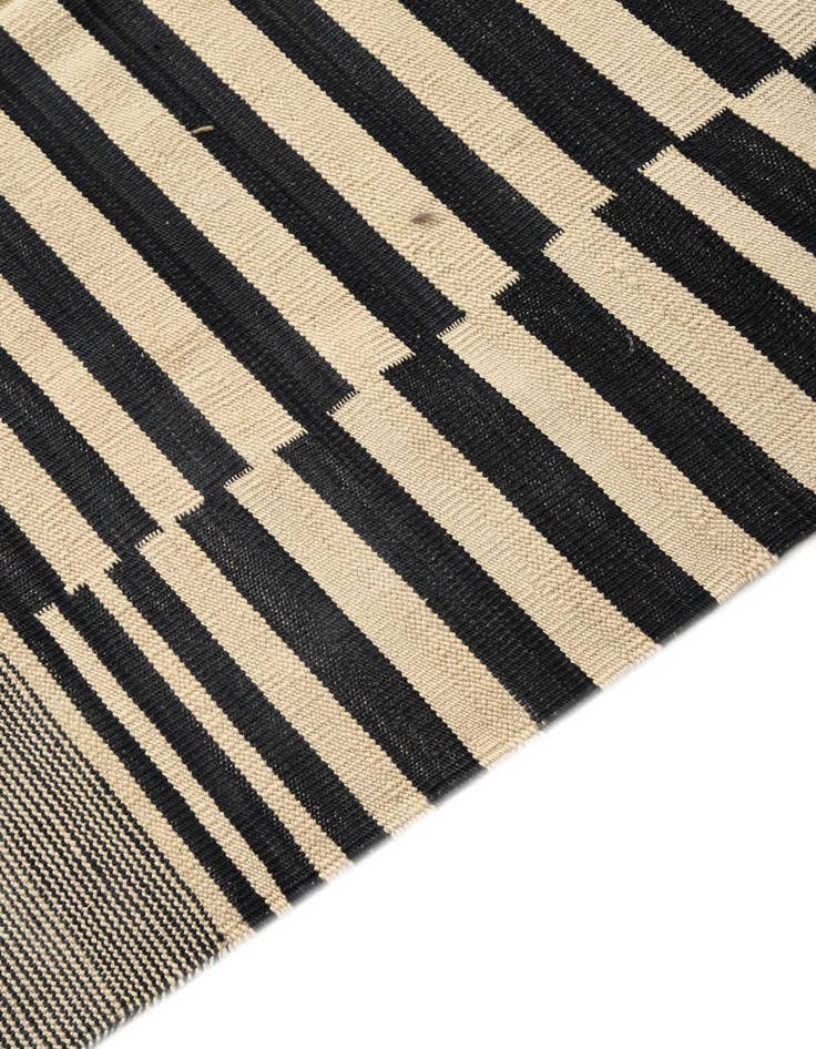 Detail image of  4' 2 x 5' 9  Hand Woven Kilim Modern Wool Rug