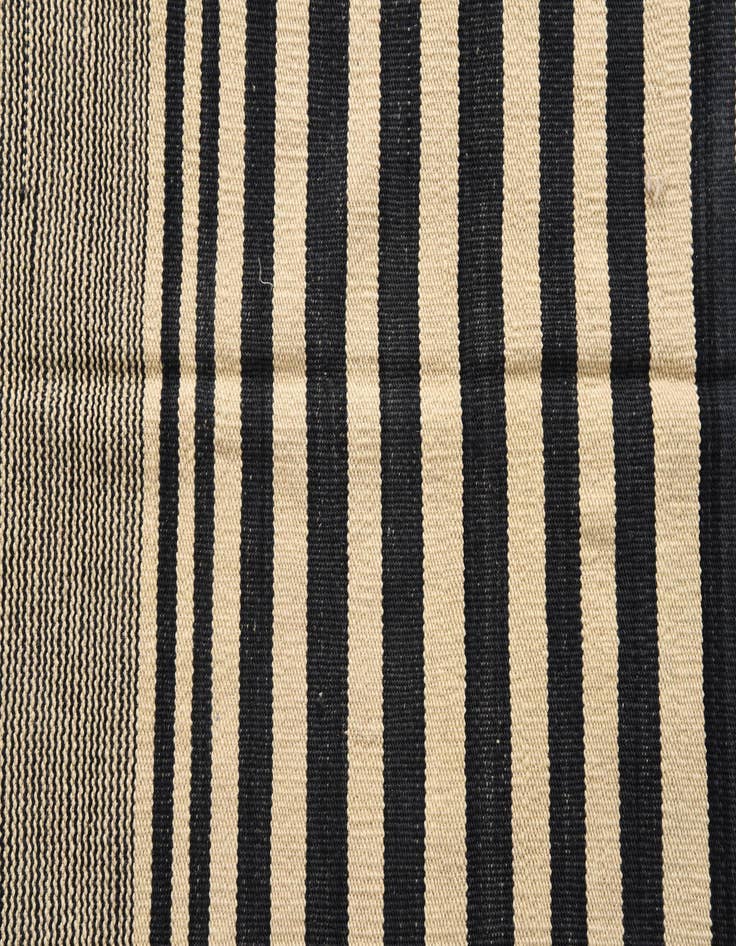 Detail image of  4' 2 x 5' 9  Hand Woven Kilim Modern Wool Rug