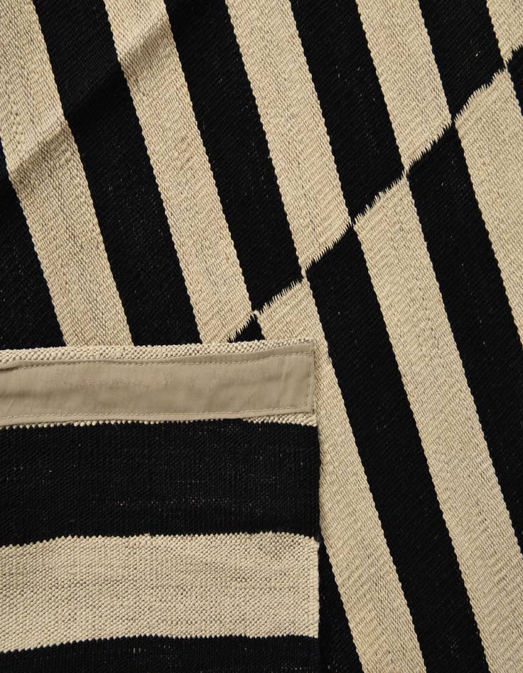 Detail image of  4' 2 x 6'  Hand Woven Kilim Modern Wool Rug