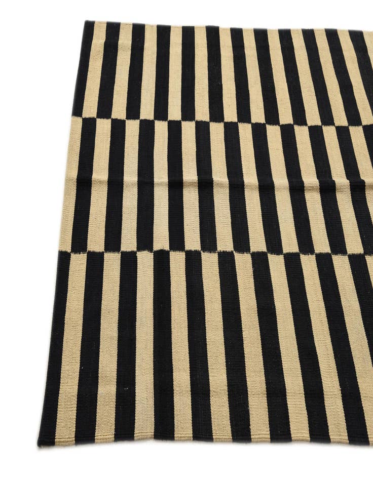 Detail image of  4' 1 x 5' 10  Hand Woven Kilim Modern Wool Rug