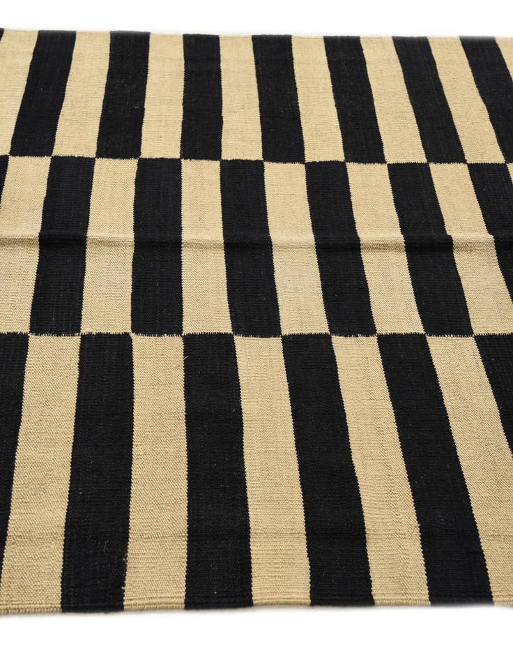 Detail image of  4' 1 x 5' 10  Hand Woven Kilim Modern Wool Rug