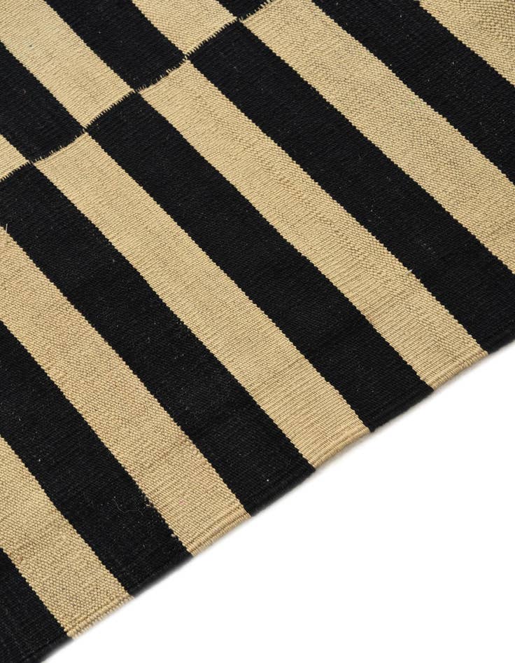 Detail image of  4' 1 x 5' 10  Hand Woven Kilim Modern Wool Rug