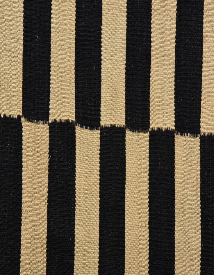 Detail image of  4' 1 x 5' 10  Hand Woven Kilim Modern Wool Rug