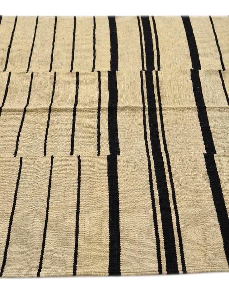 Detail image of  4' 1 x 5' 10  Hand Woven Kilim Modern Wool Rug