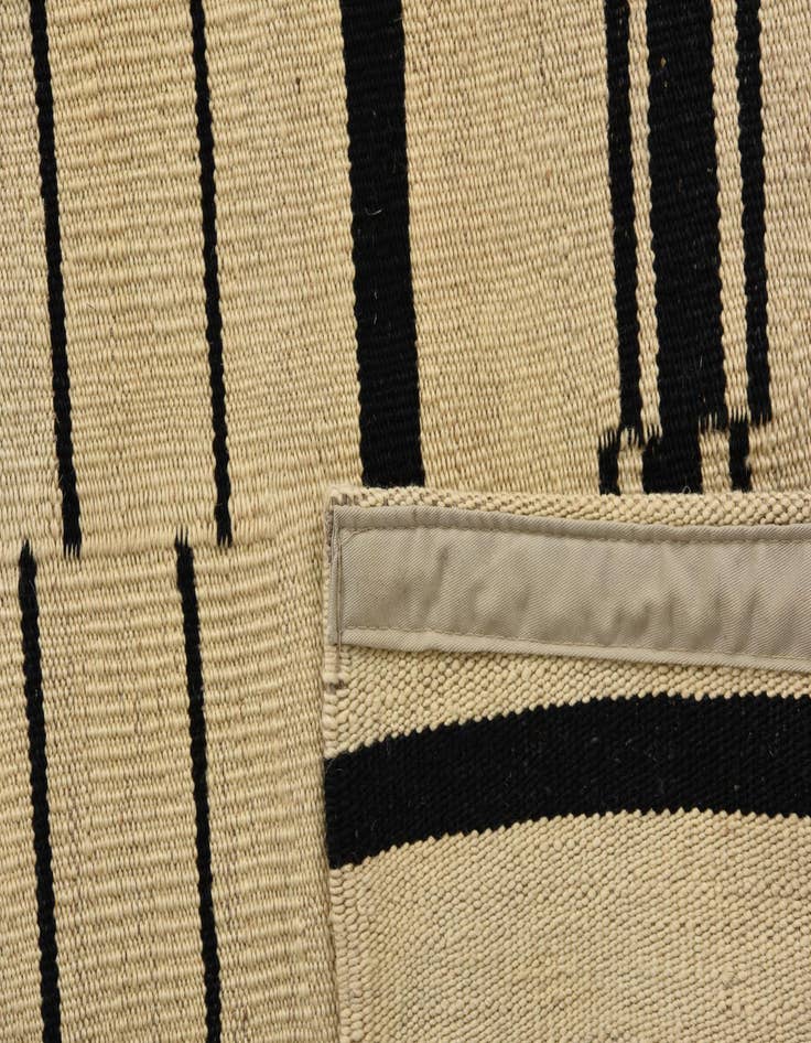 Detail image of  4' 1 x 5' 10  Hand Woven Kilim Modern Wool Rug