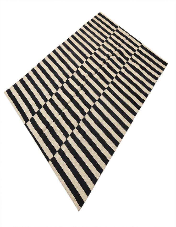 Detail image of  4' 1 x 5' 9  Hand Woven Kilim Modern Wool Rug