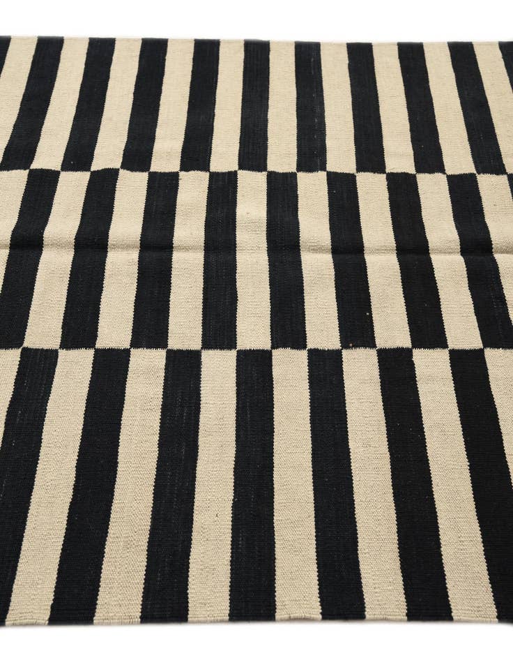 Detail image of  4' 1 x 5' 9  Hand Woven Kilim Modern Wool Rug