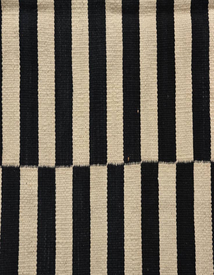 Detail image of  4' 1 x 5' 9  Hand Woven Kilim Modern Wool Rug