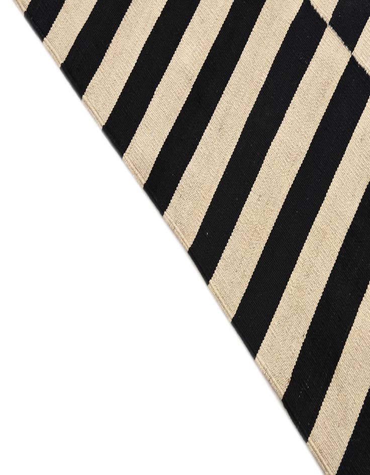 Detail image of  5' 7 x 7' 11  Hand Woven Kilim Modern Wool Rug