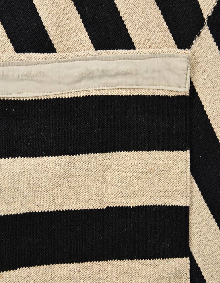 Detail image of  5' 7 x 7' 11  Hand Woven Kilim Modern Wool Rug