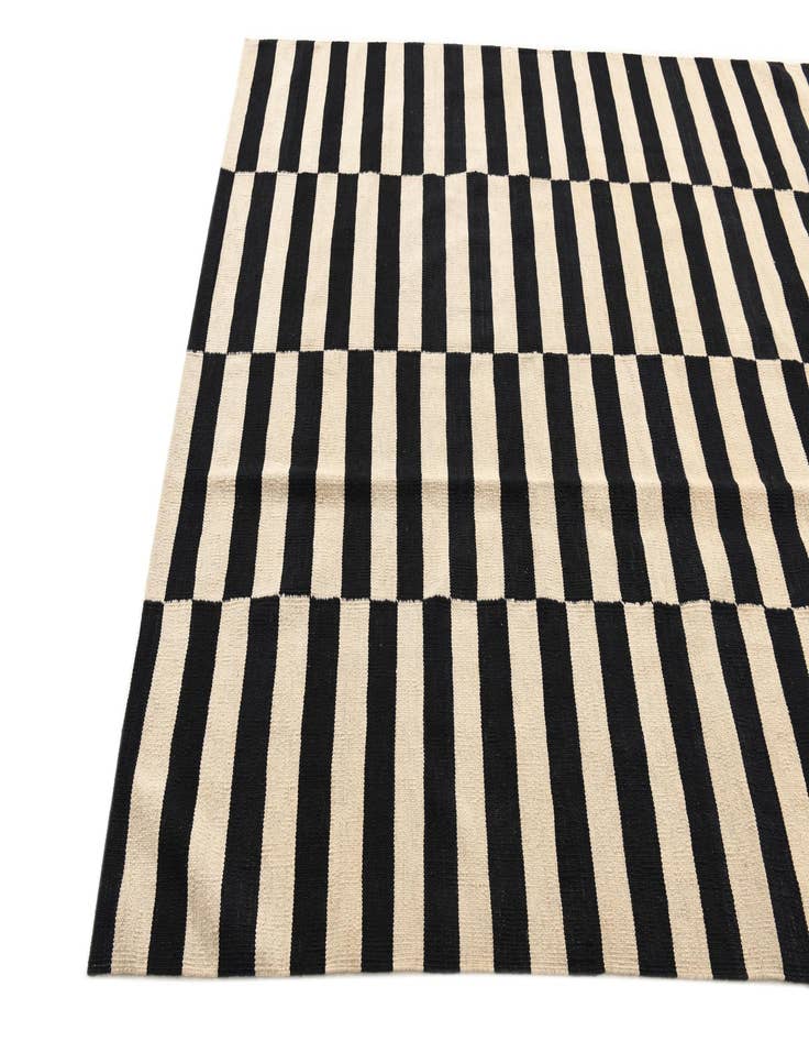 Detail image of  5' 9 x 7' 9  Hand Woven Kilim Modern Wool Rug