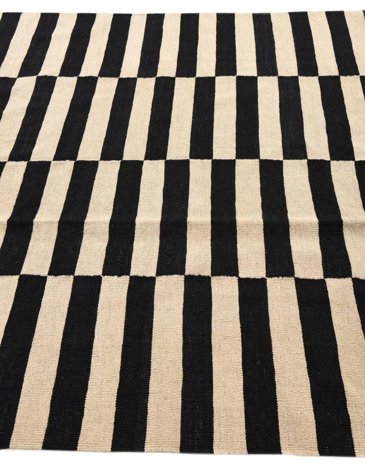 Detail image of  5' 9 x 7' 9  Hand Woven Kilim Modern Wool Rug