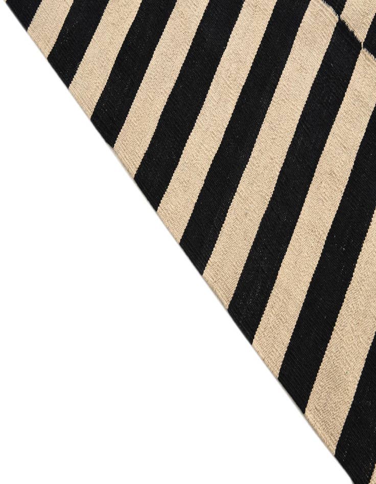 Detail image of  5' 9 x 7' 9  Hand Woven Kilim Modern Wool Rug