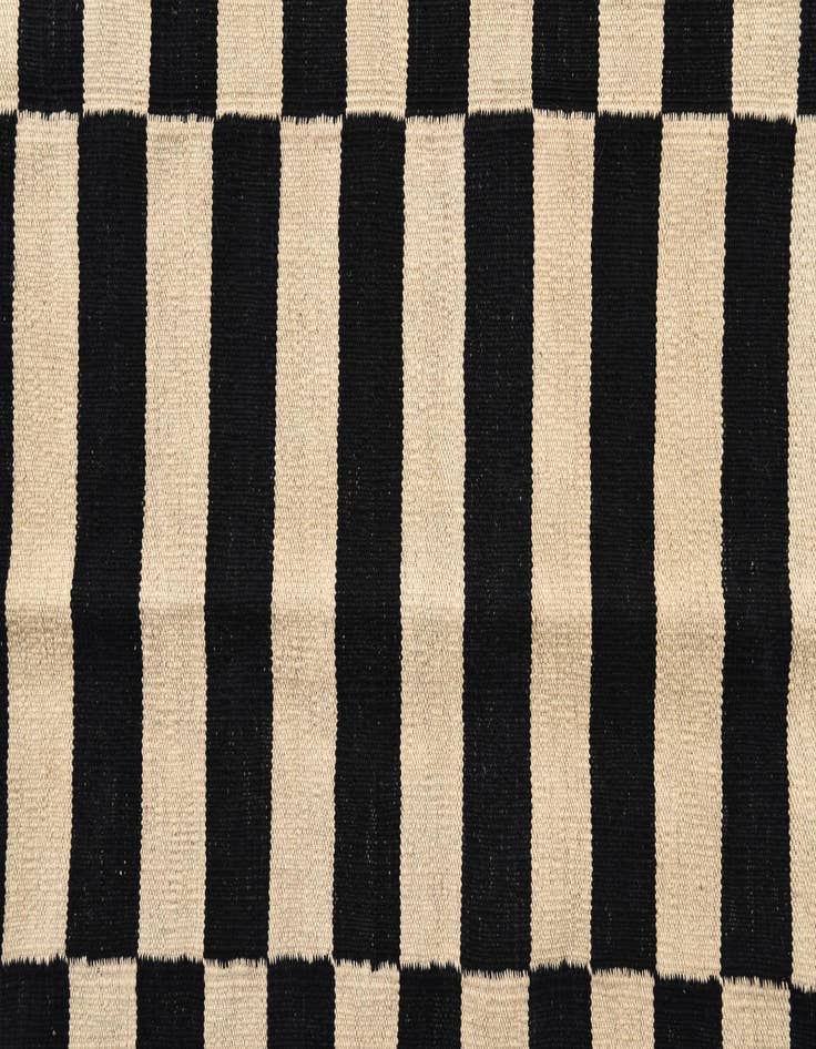 Detail image of  5' 9 x 7' 9  Hand Woven Kilim Modern Wool Rug