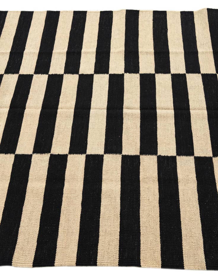 Detail image of  4' 2 x 5' 10  Hand Woven Kilim Modern Wool Rug