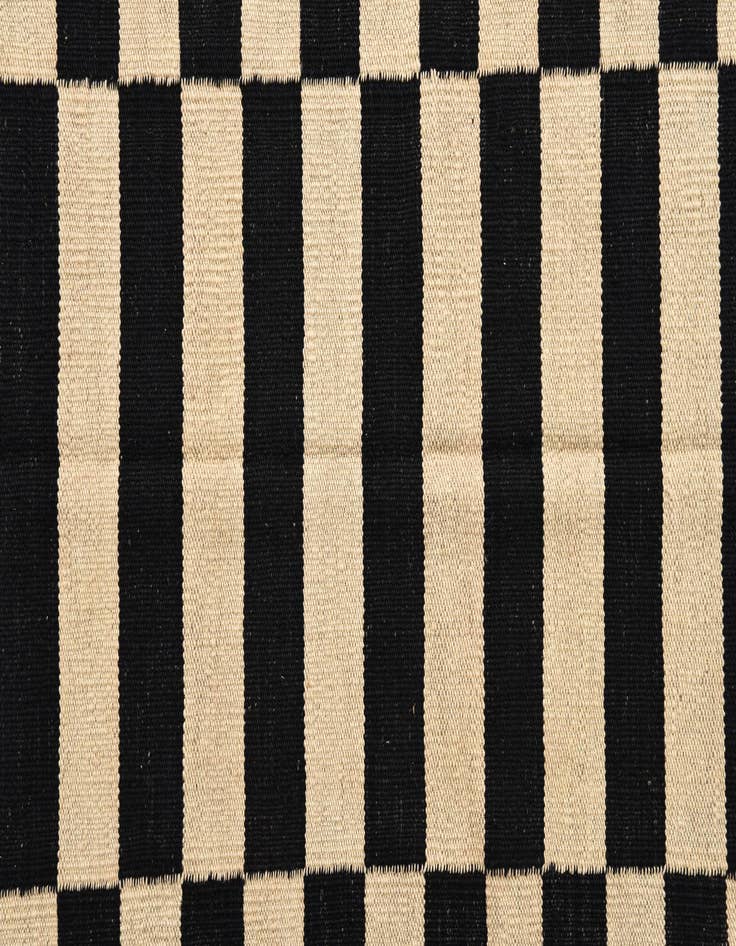 Detail image of  4' 2 x 5' 10  Hand Woven Kilim Modern Wool Rug