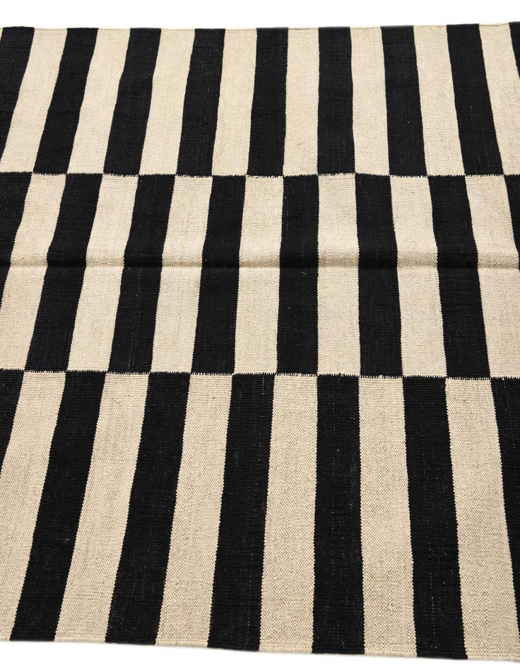 Detail image of  4' 3 x 5' 10  Hand Woven Kilim Modern Wool Rug