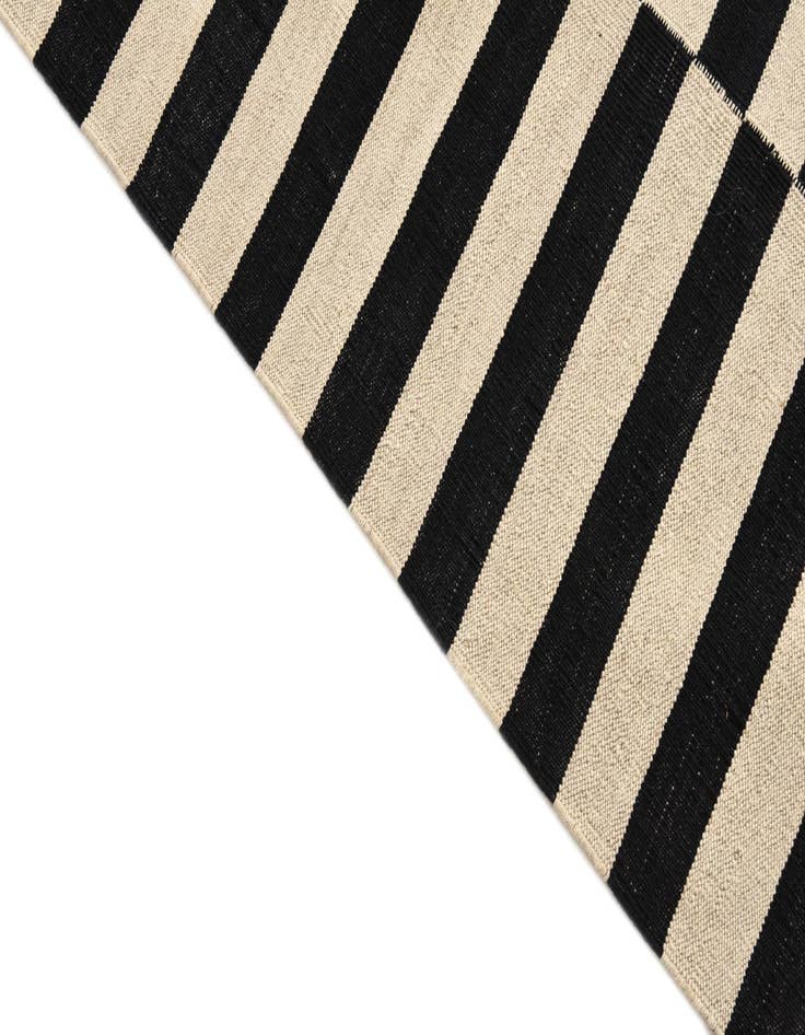 Detail image of  4' 3 x 5' 10  Hand Woven Kilim Modern Wool Rug