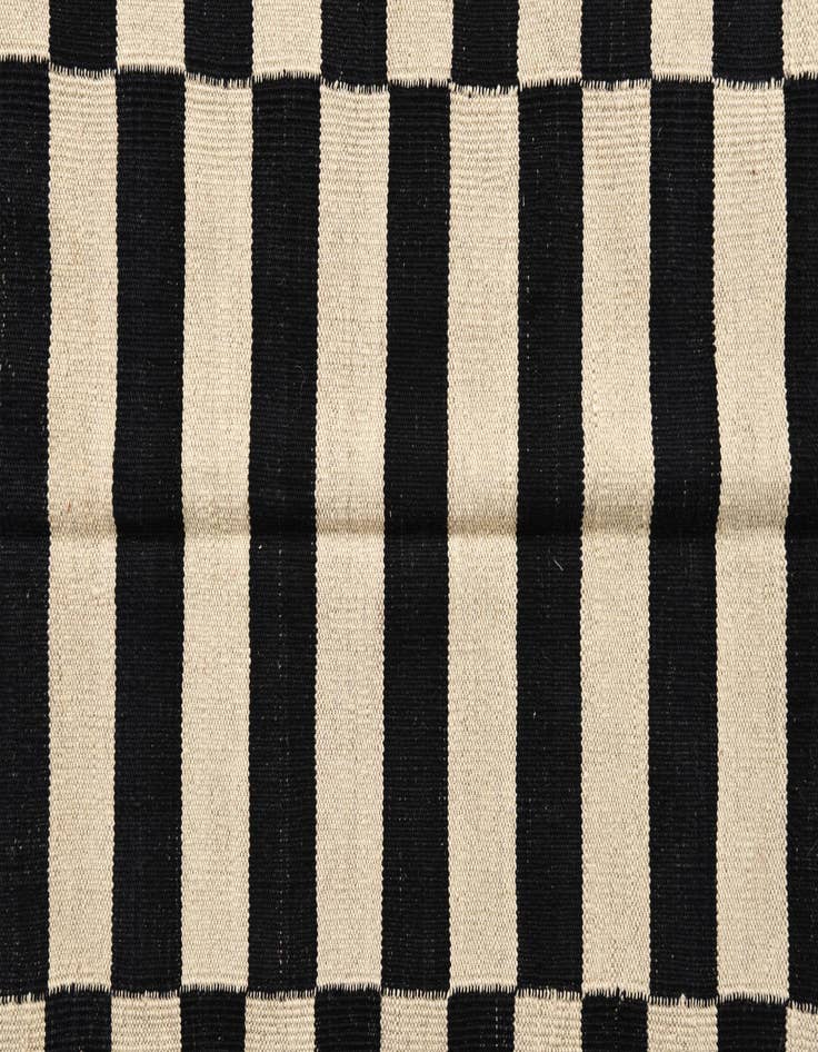 Detail image of  4' 3 x 5' 10  Hand Woven Kilim Modern Wool Rug