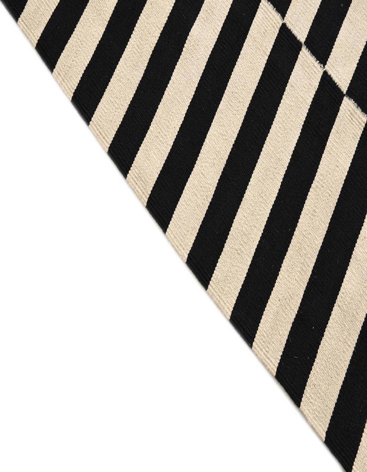 Detail image of  4' 2 x 5' 11  Hand Woven Kilim Modern Wool Rug