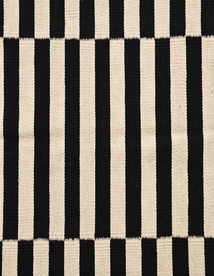 Detail image of  4' 2 x 5' 11  Hand Woven Kilim Modern Wool Rug