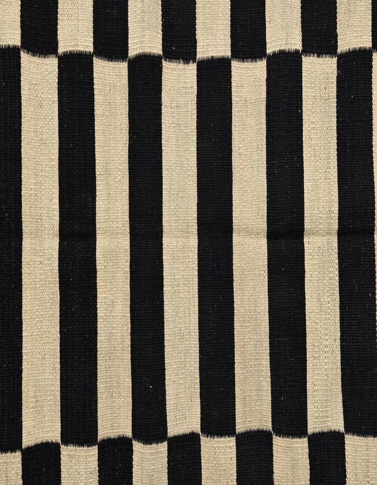 Detail image of  4' 1 x 5' 11  Hand Woven Kilim Modern Wool Rug