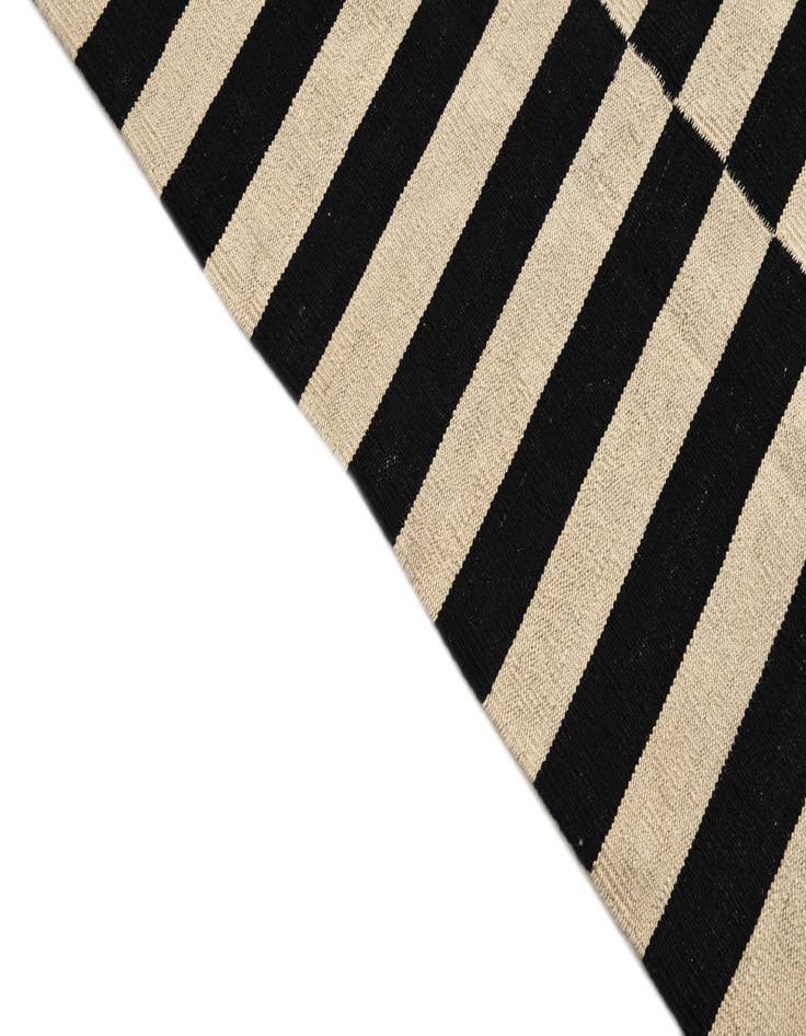 Detail image of  4' x 5' 11  Hand Woven Kilim Modern Wool Rug