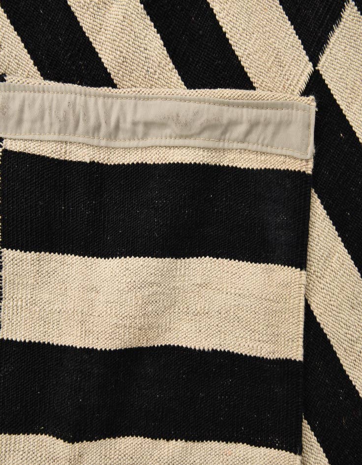 Detail image of  4' x 5' 11  Hand Woven Kilim Modern Wool Rug