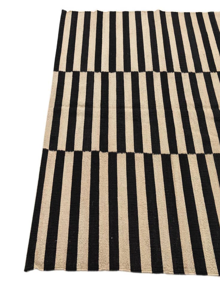 Detail image of  4' 4 x 5' 10  Hand Woven Kilim Modern Wool Rug