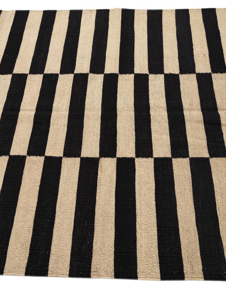 Detail image of  4' 4 x 5' 10  Hand Woven Kilim Modern Wool Rug