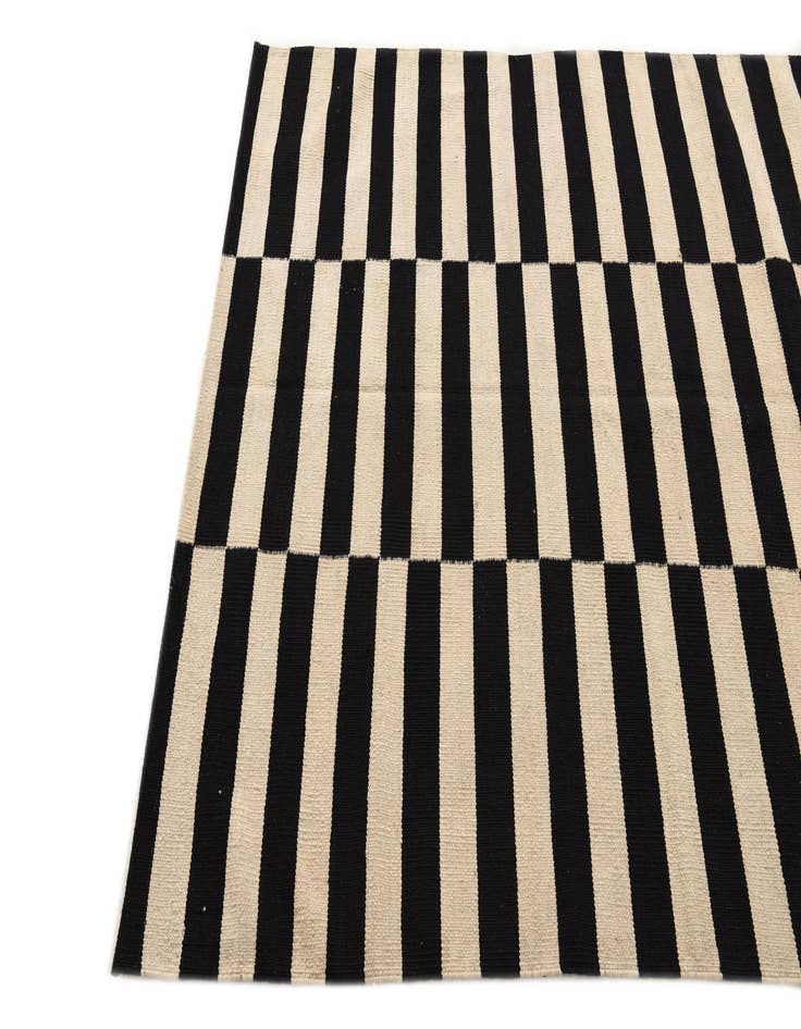 Detail image of  4' 3 x 5' 10  Hand Woven Kilim Modern Wool Rug