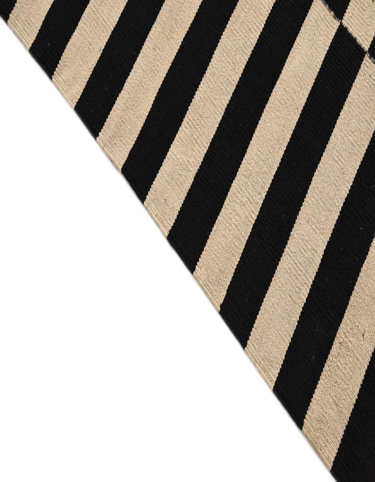 Detail image of  4' 3 x 5' 10  Hand Woven Kilim Modern Wool Rug