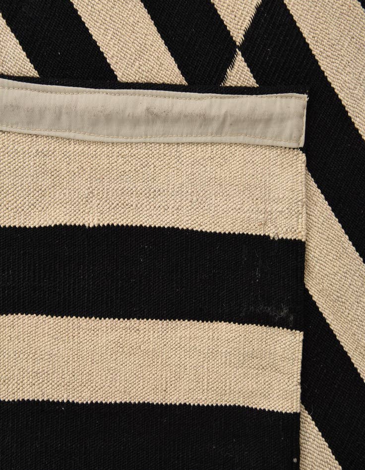 Detail image of  4' 3 x 5' 10  Hand Woven Kilim Modern Wool Rug