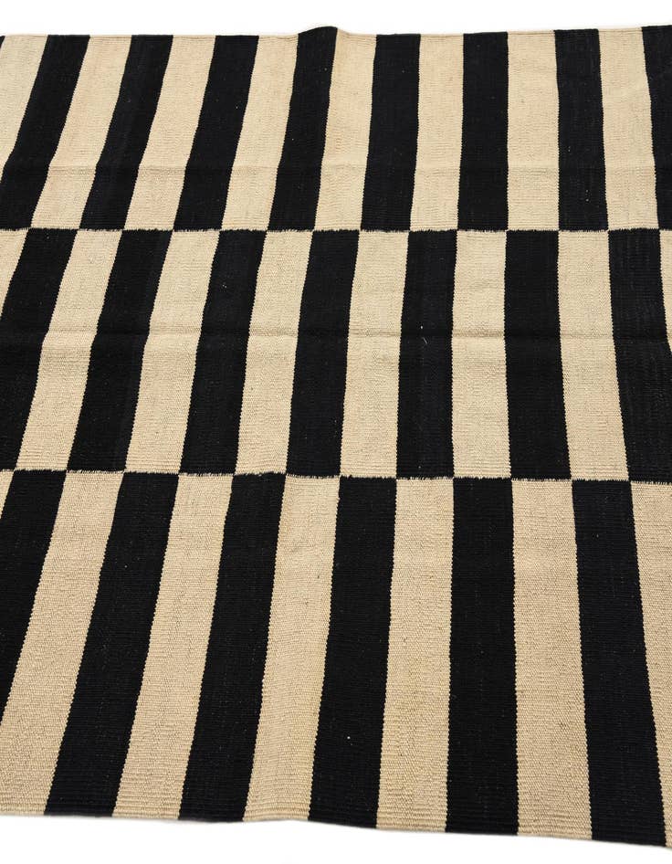 Detail image of  4' 2 x 5' 10  Hand Woven Kilim Modern Wool Rug