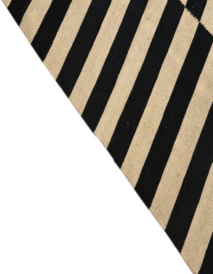 Detail image of  4' 2 x 5' 10  Hand Woven Kilim Modern Wool Rug