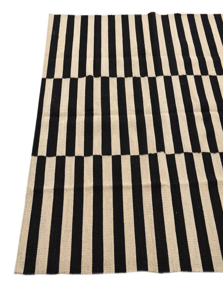 Detail image of  4' 1 x 5' 10  Hand Woven Kilim Modern Wool Rug