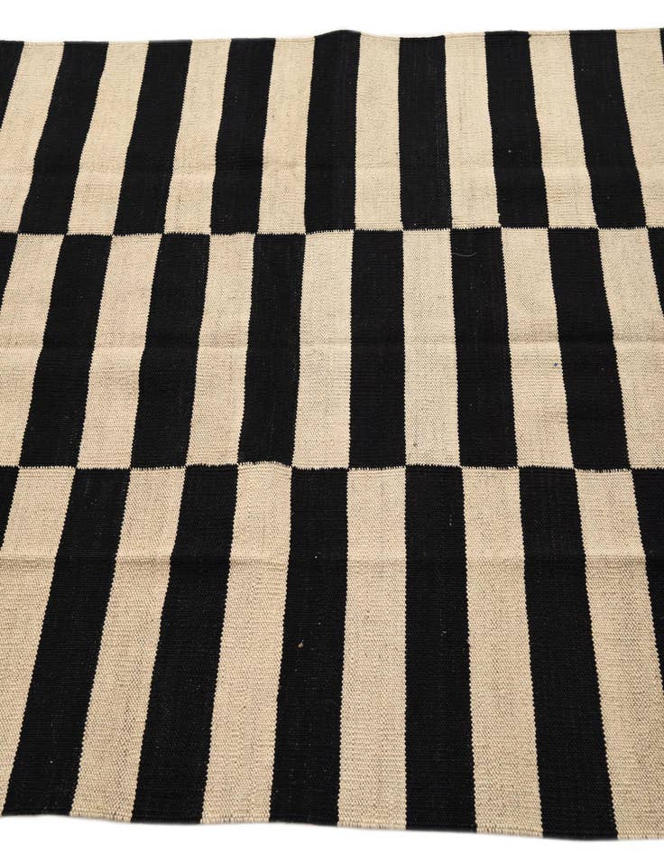 Detail image of  4' 1 x 5' 10  Hand Woven Kilim Modern Wool Rug