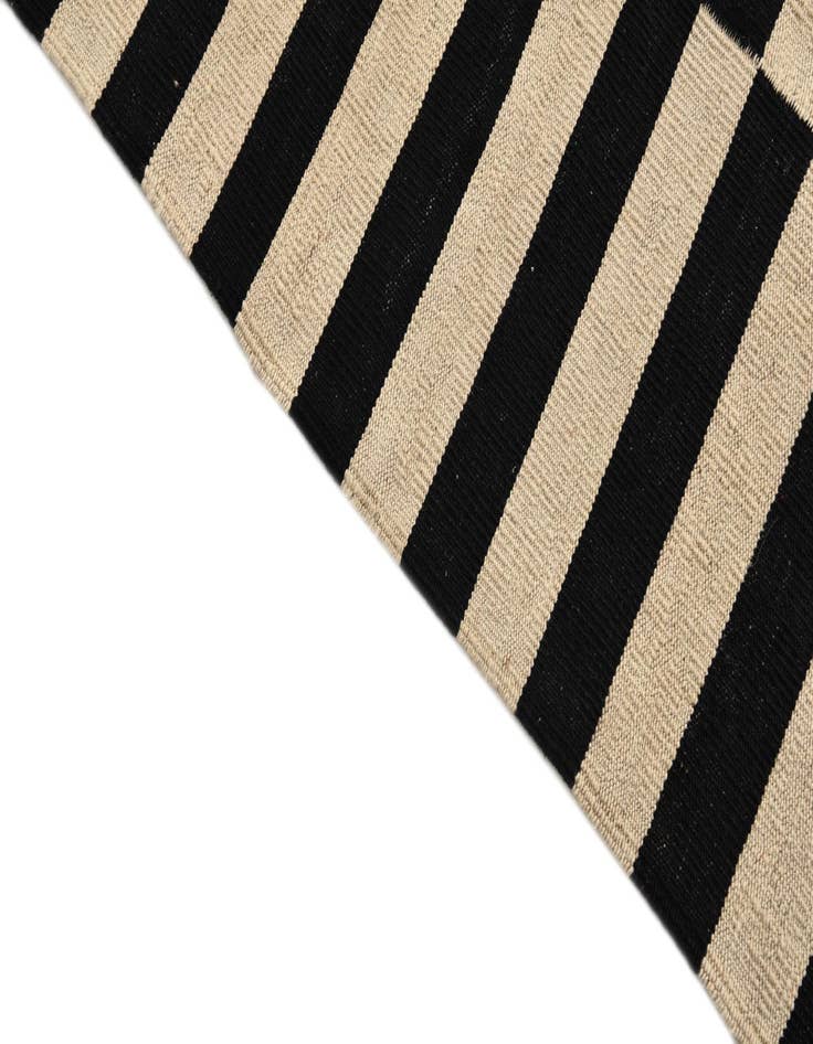 Detail image of  4' 2 x 6'  Hand Woven Kilim Modern Wool Rug