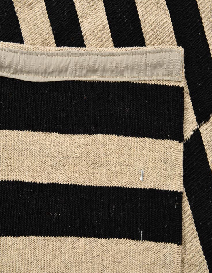 Detail image of  4' 2 x 6'  Hand Woven Kilim Modern Wool Rug